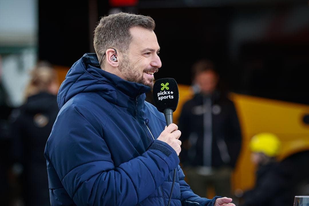 Nicolas De Brabander als reporter bij Pickxs Sports